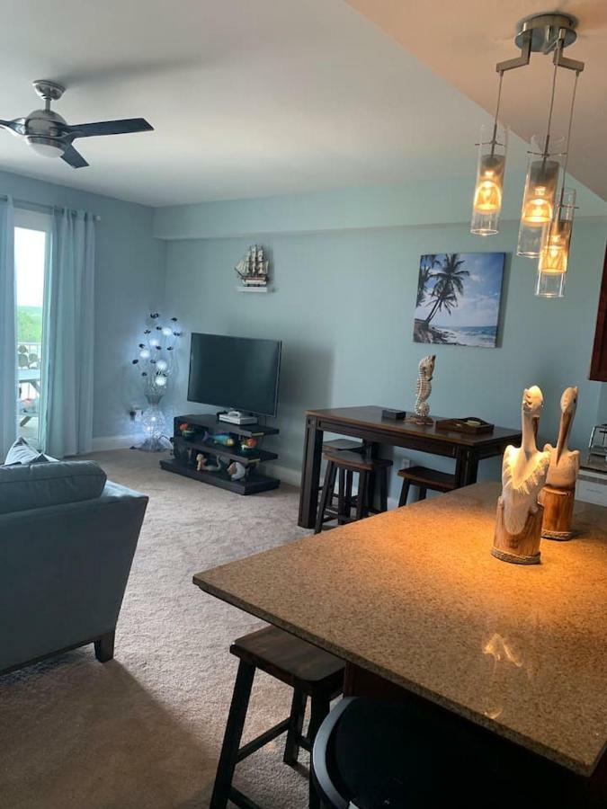 Laketown Wharf Apartment *