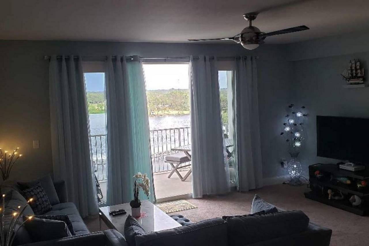 Laketown Wharf Apartment *