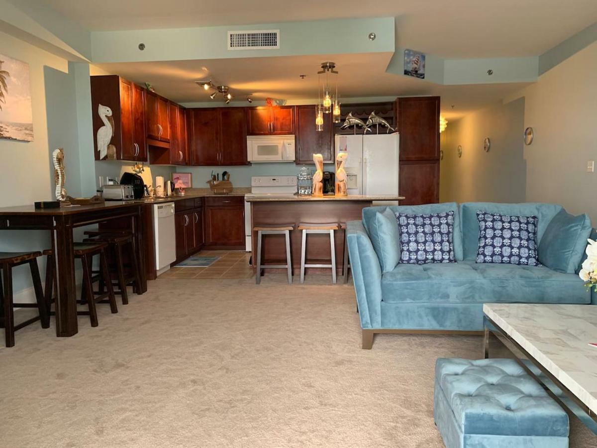 Laketown Wharf Apartment *