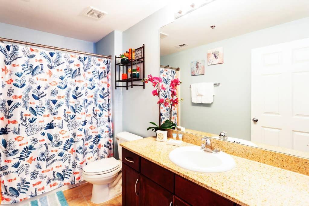 Laketown Wharf Apartment